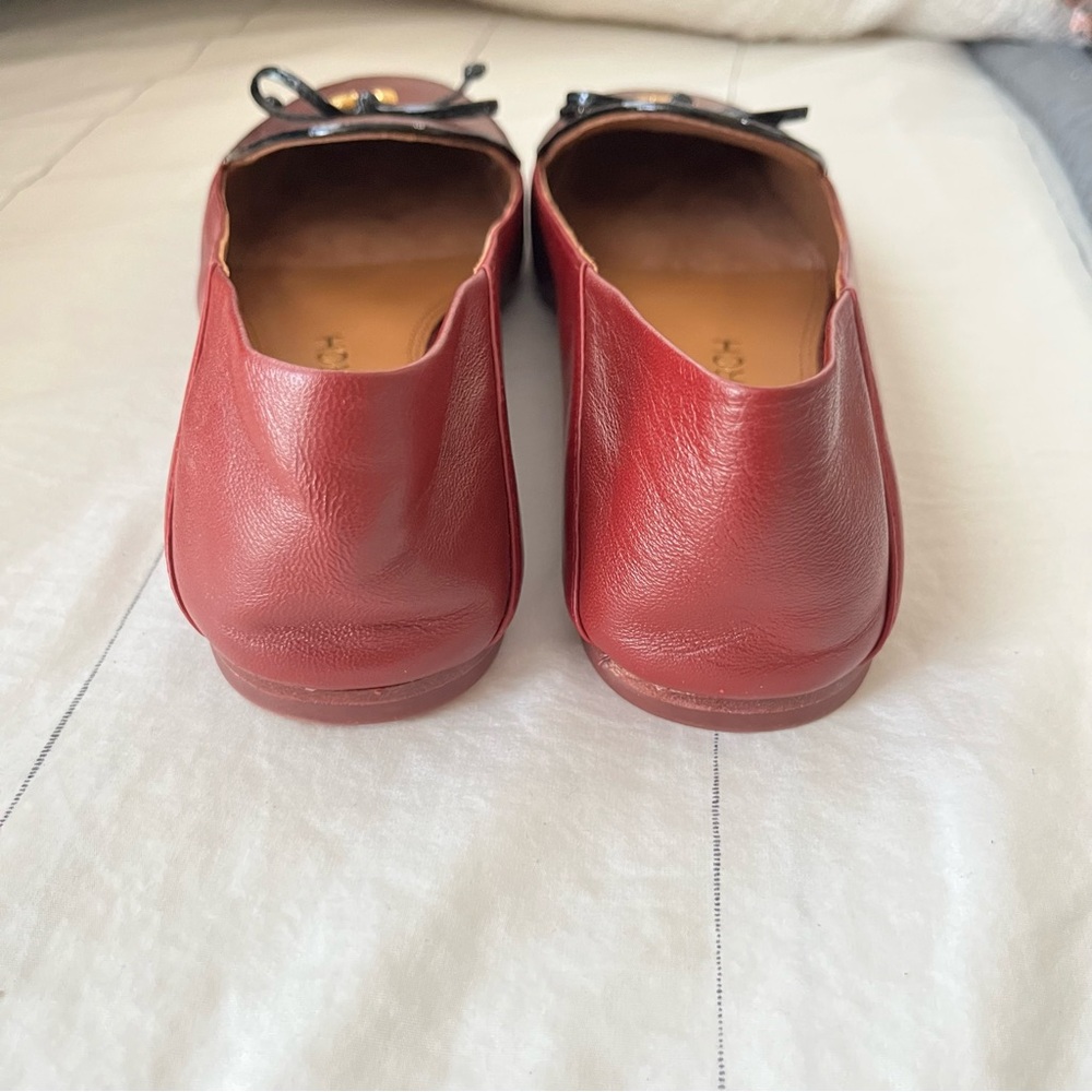 Tory Burch Women's Croc Embossed Loafers with Gold Charm Size 8 - Picture 5 of 12